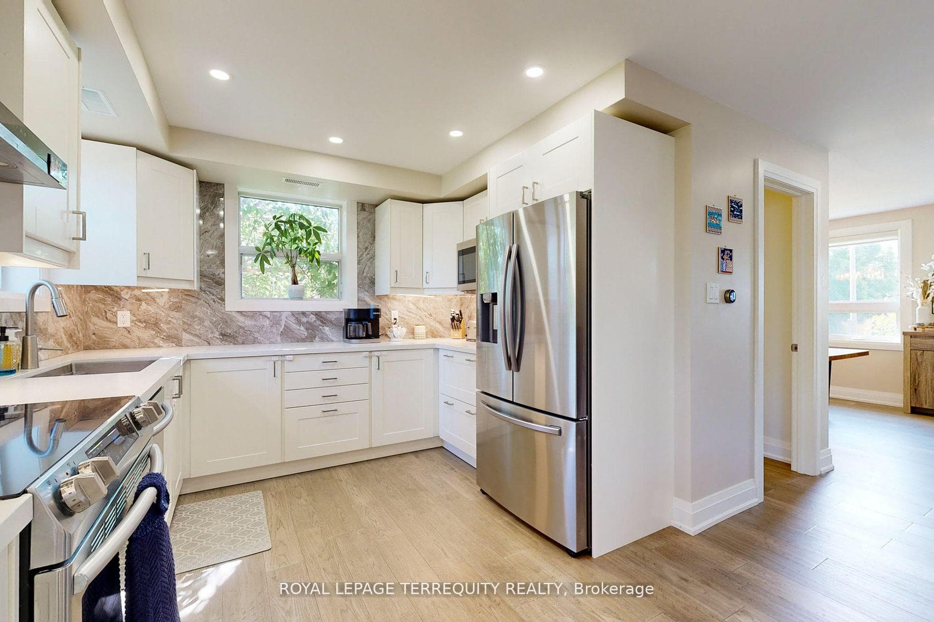 3970 Bloor Street photo 17