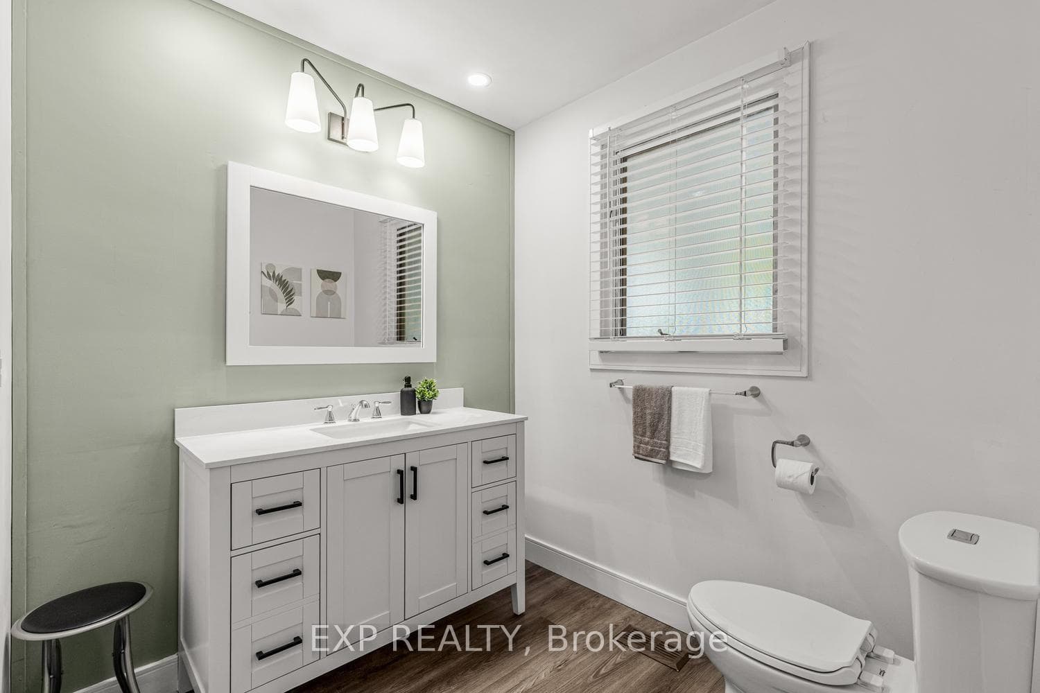 577 Dewan Street photo 28