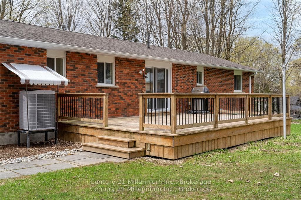 205 Napoleon Street photo 9