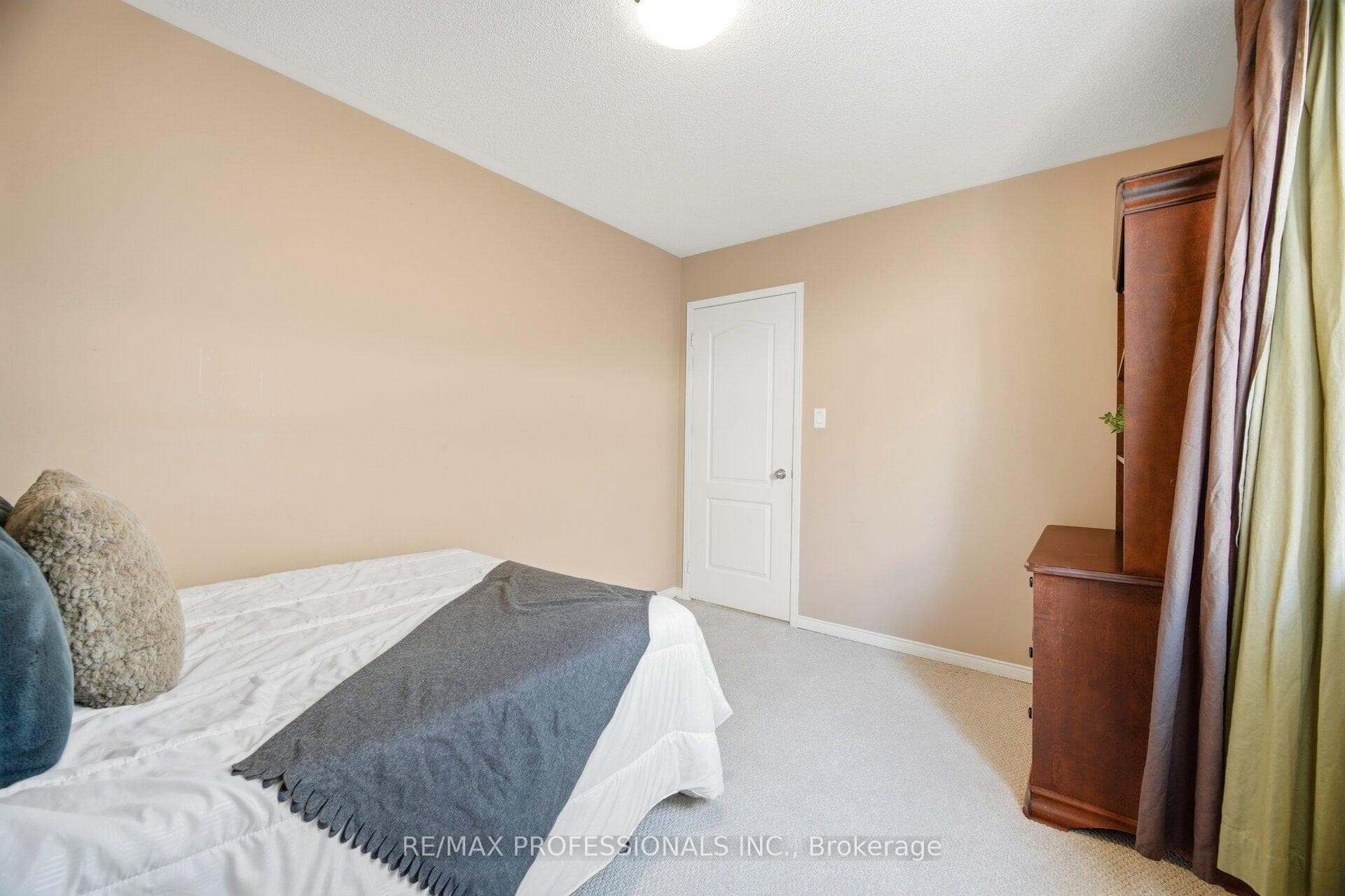 56 Lightcatcher Circle photo 33