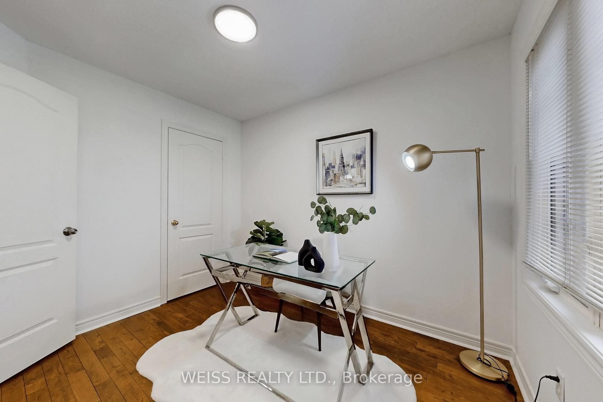942 Khan Crescent photo 39