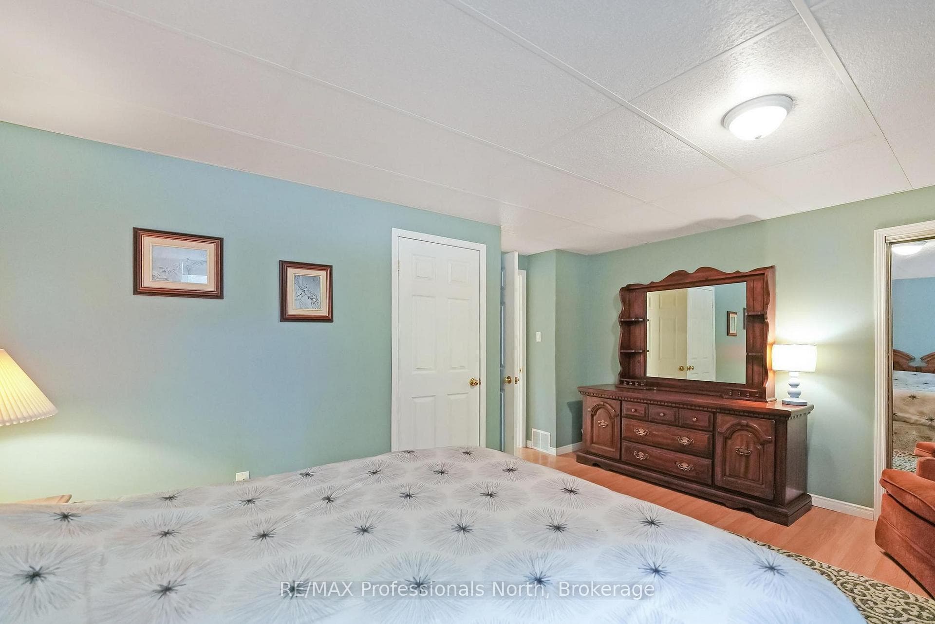 1093 Comak Crescent photo 37