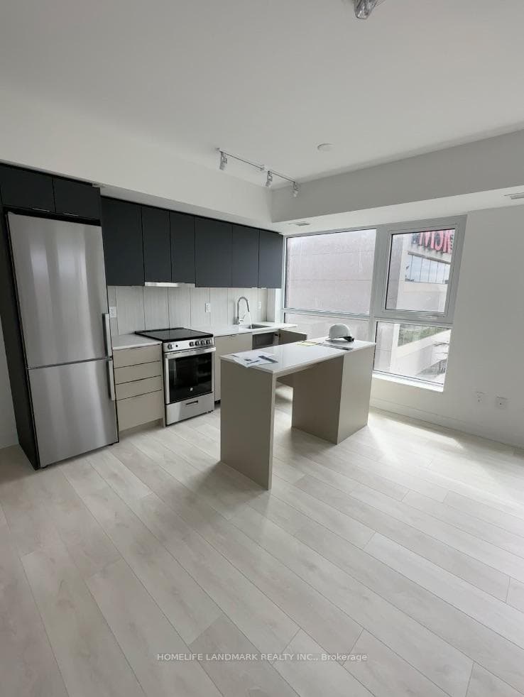 8 Tippett Road Unit 421 photo 2