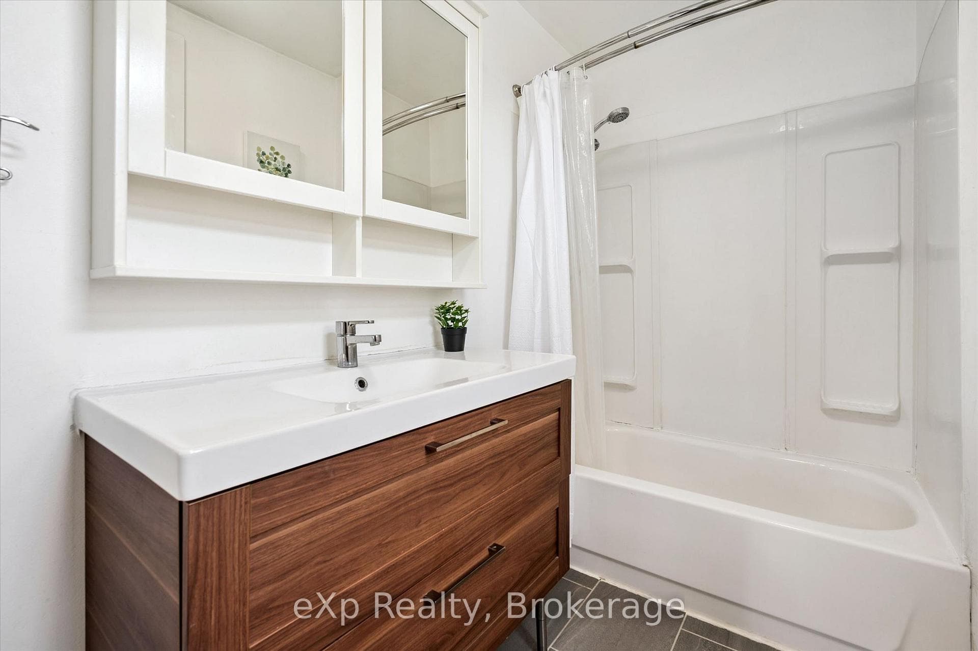 146 Victoria Road photo 21