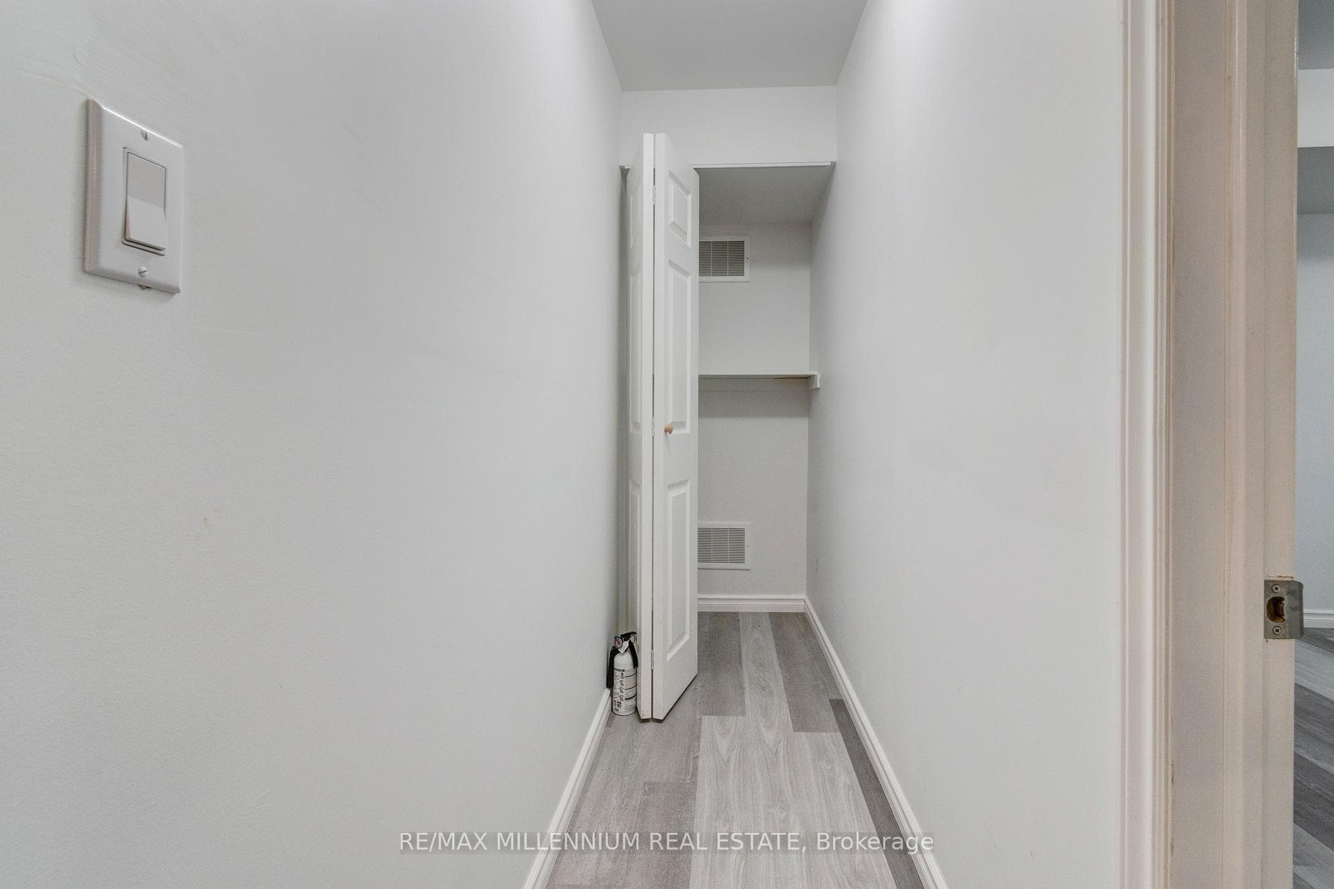481 Bessborough Drive photo 32