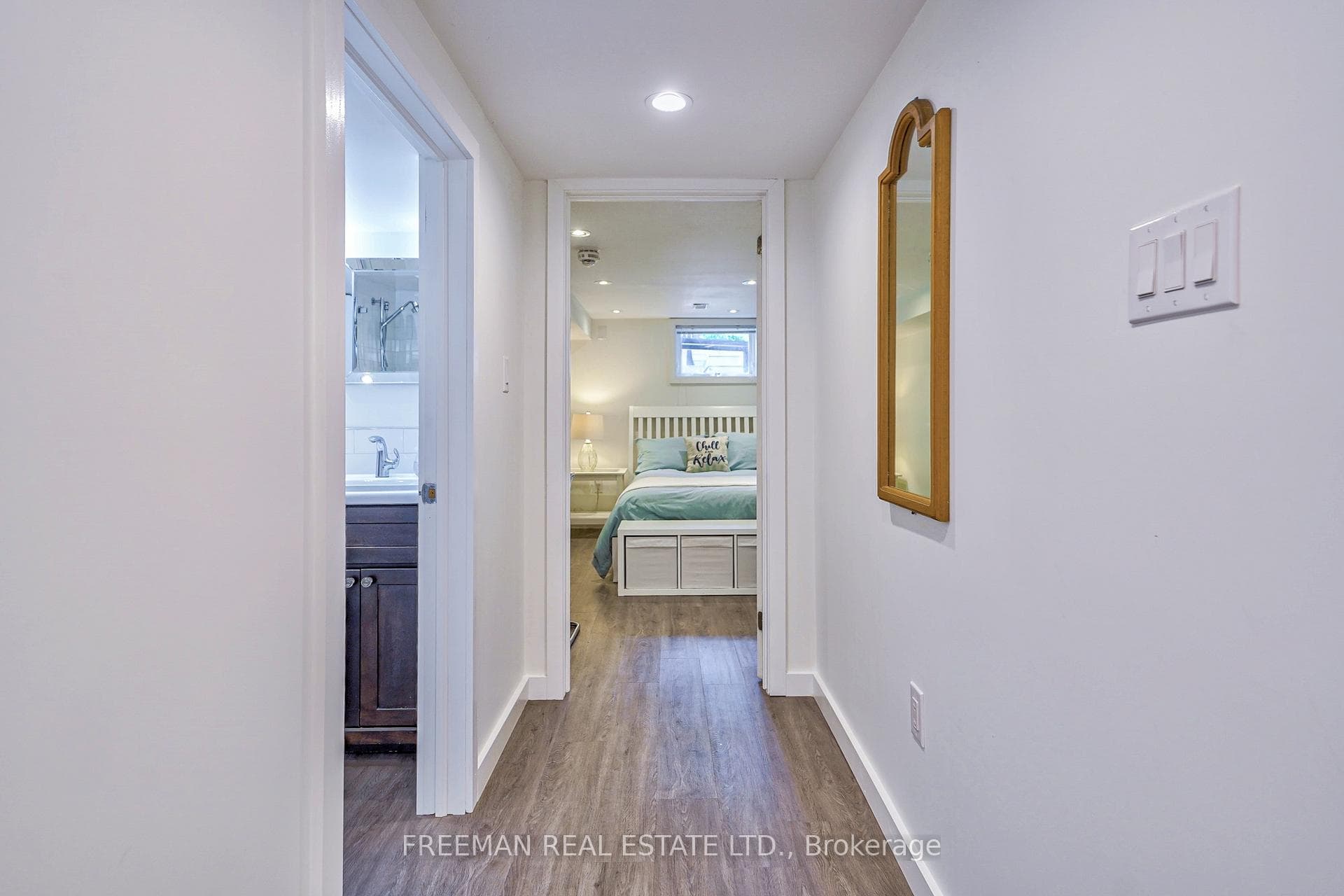 476 Clinton Street photo 27