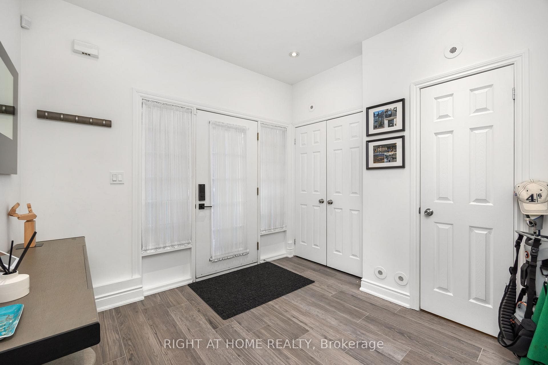 1011 Dundas Street photo 22