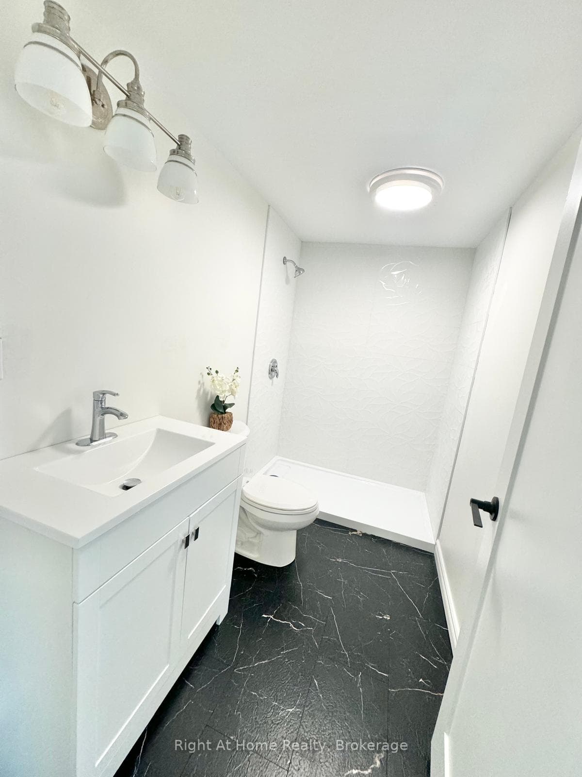 216 Hatt Street photo 10