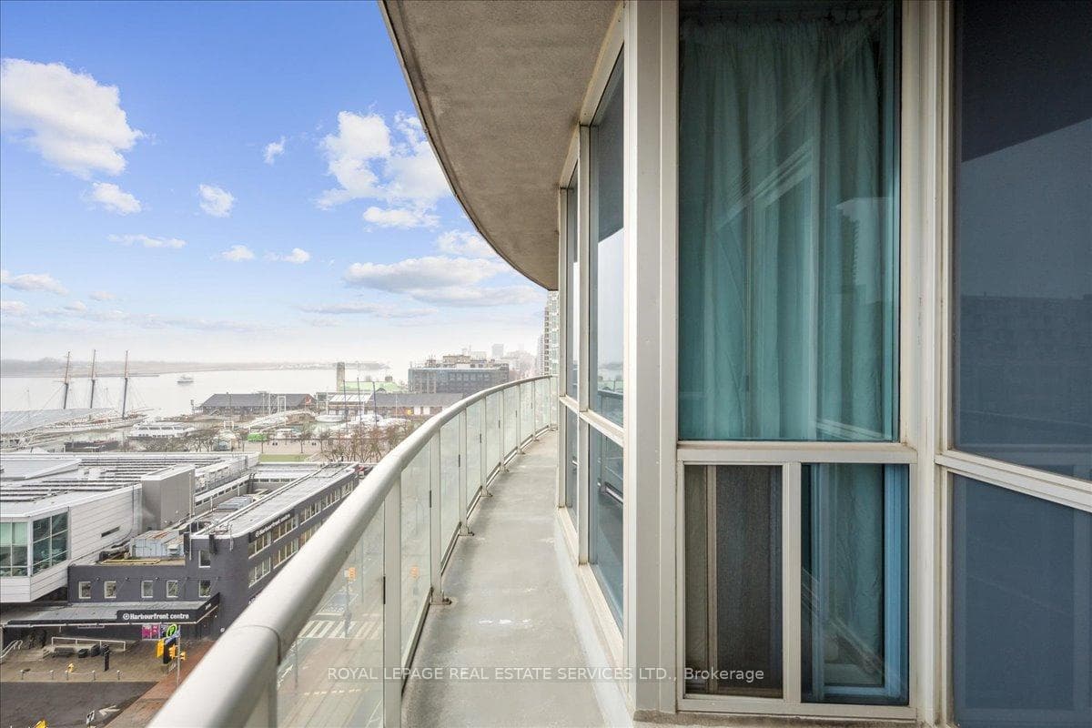 218 Queens Quay Unit 1007 photo 40
