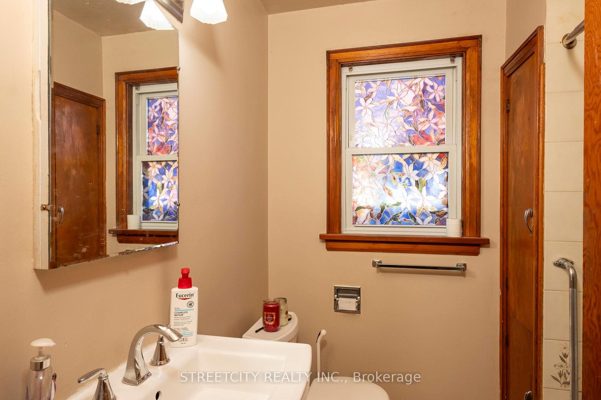 530 Hyde Park Avenue photo 19