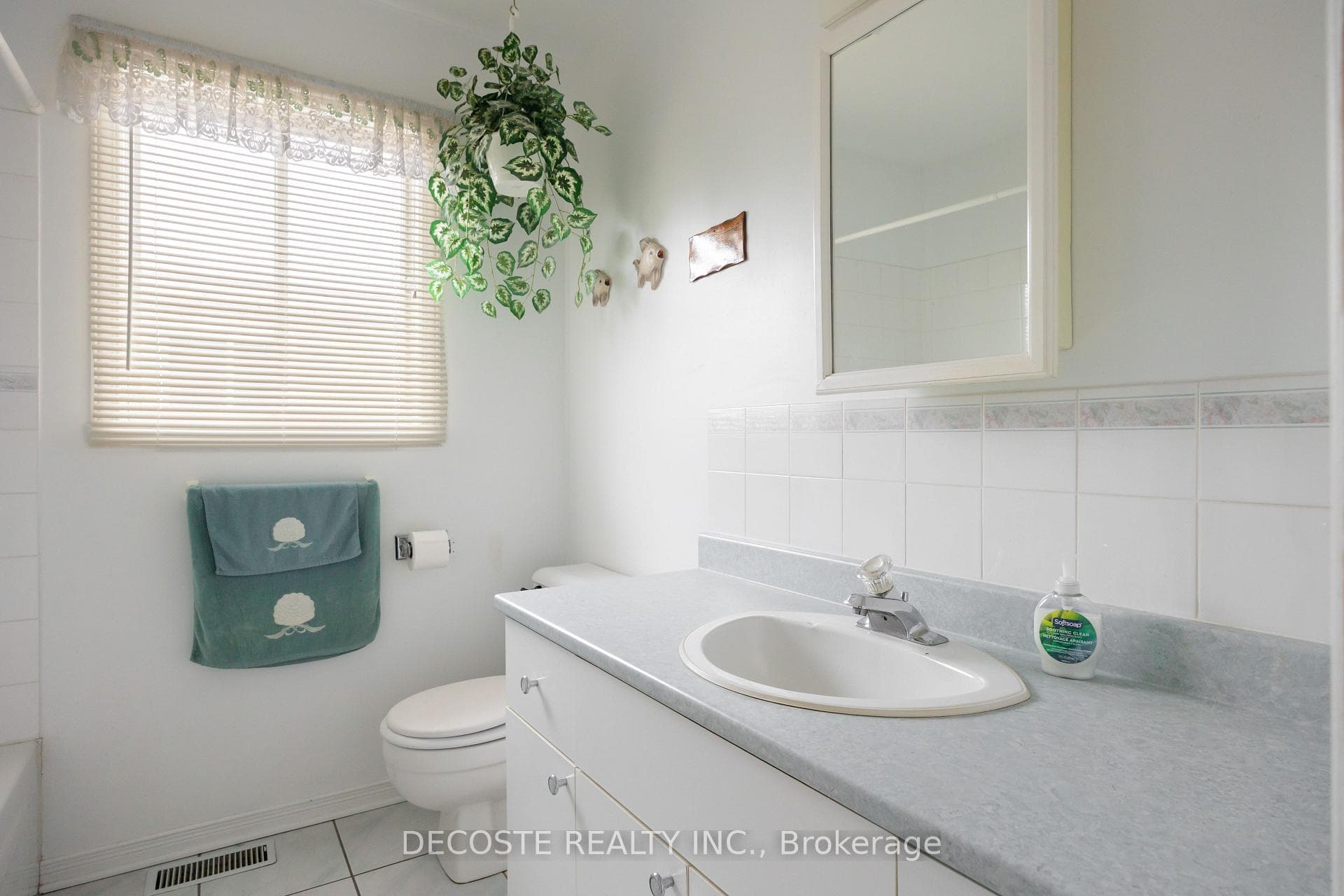 35 Sandfield Avenue photo 17