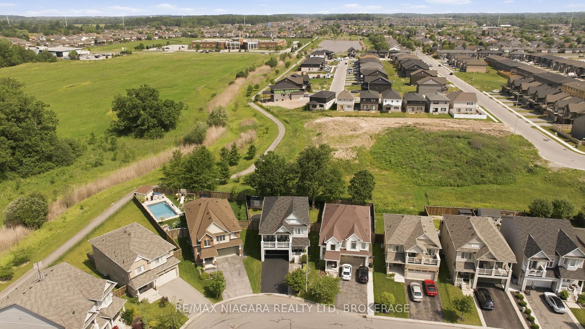8571 Dogwood Crescent photo 40