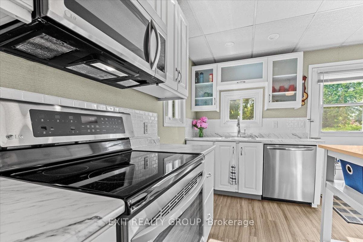 76 Prince Of Wales Drive photo 22