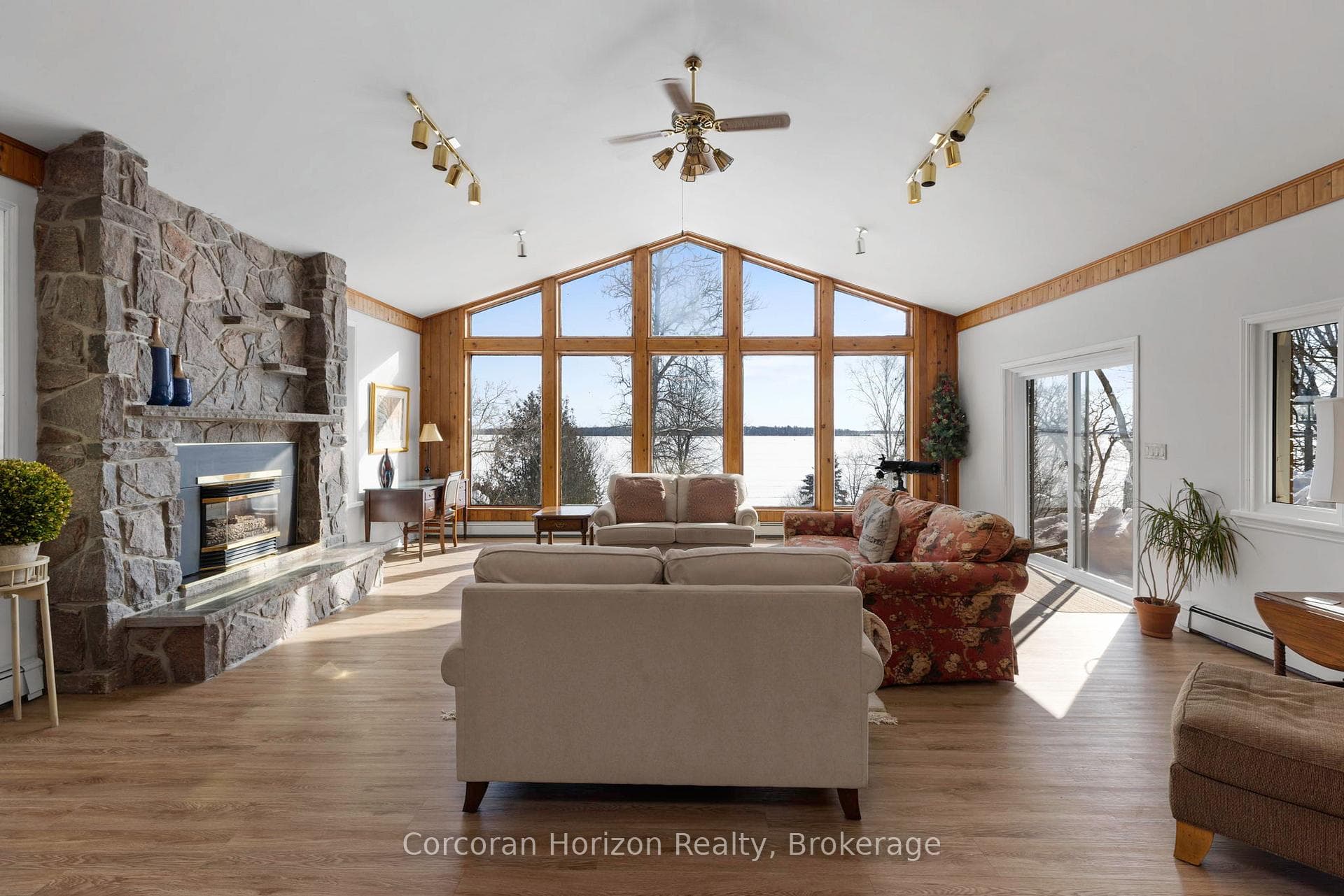 1831 Woods Bay Road photo 8