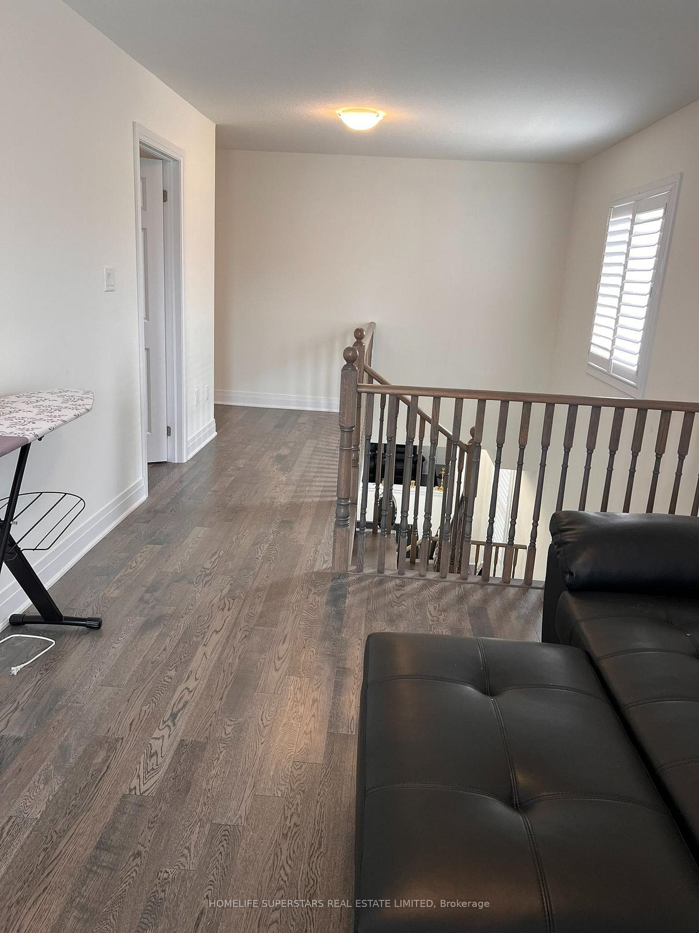 188 AVIRON Crescent photo 18