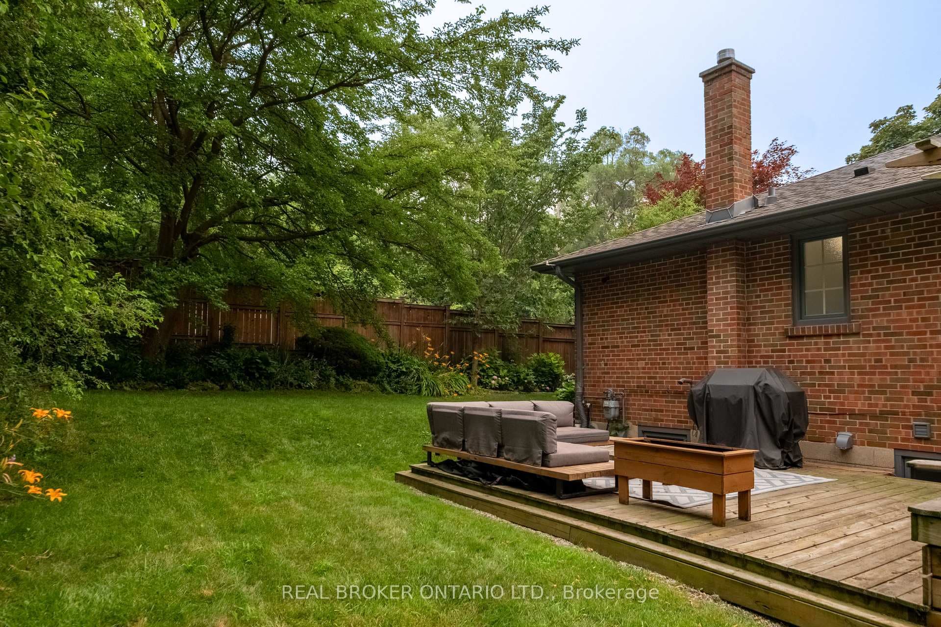 147 Thompson Avenue photo 41