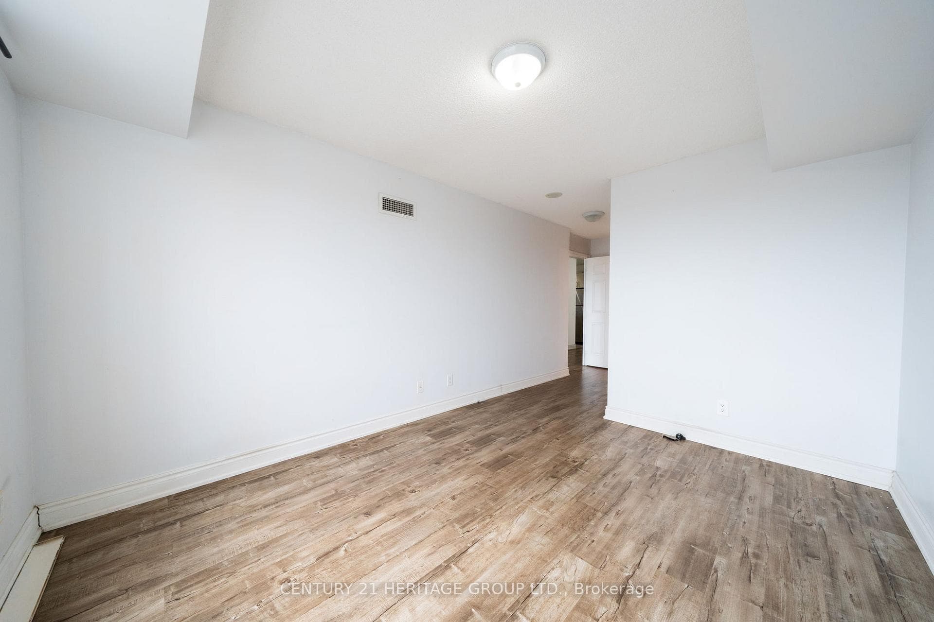 8 Mondeo Drive Unit 415 photo 22