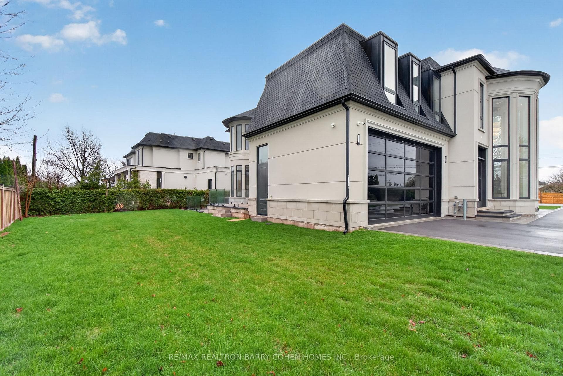 321 Morden Road photo 4