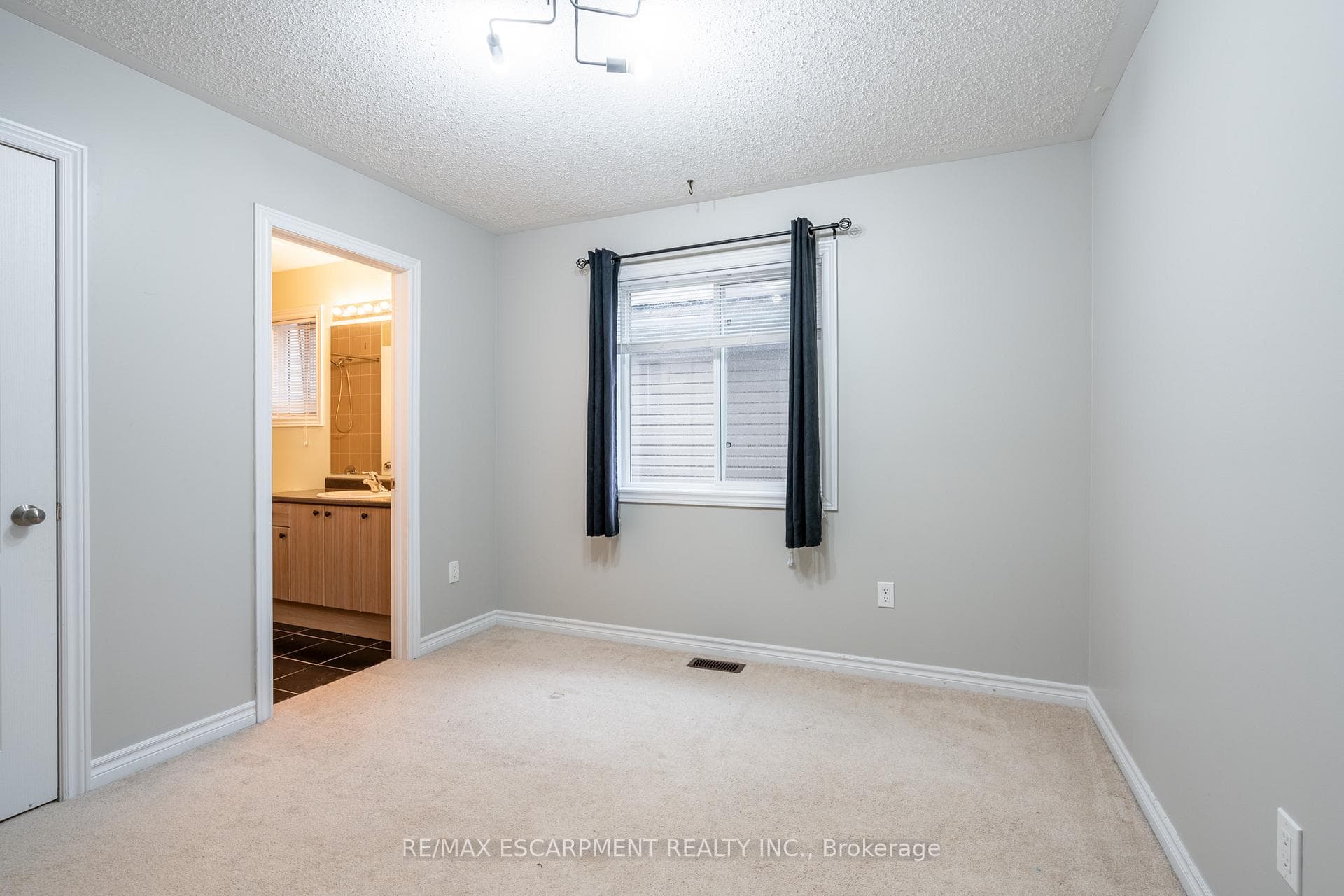 519 Wansbrough Way photo 31