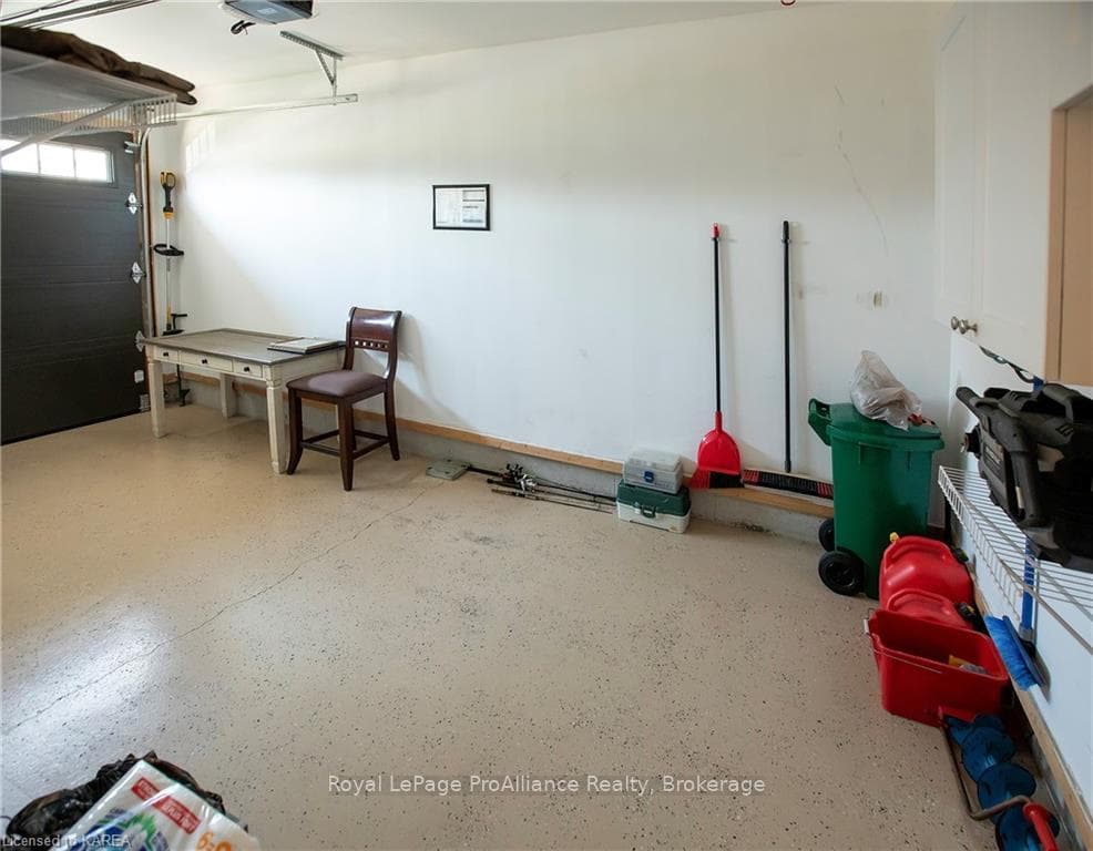 1084 HORIZON Drive photo 31