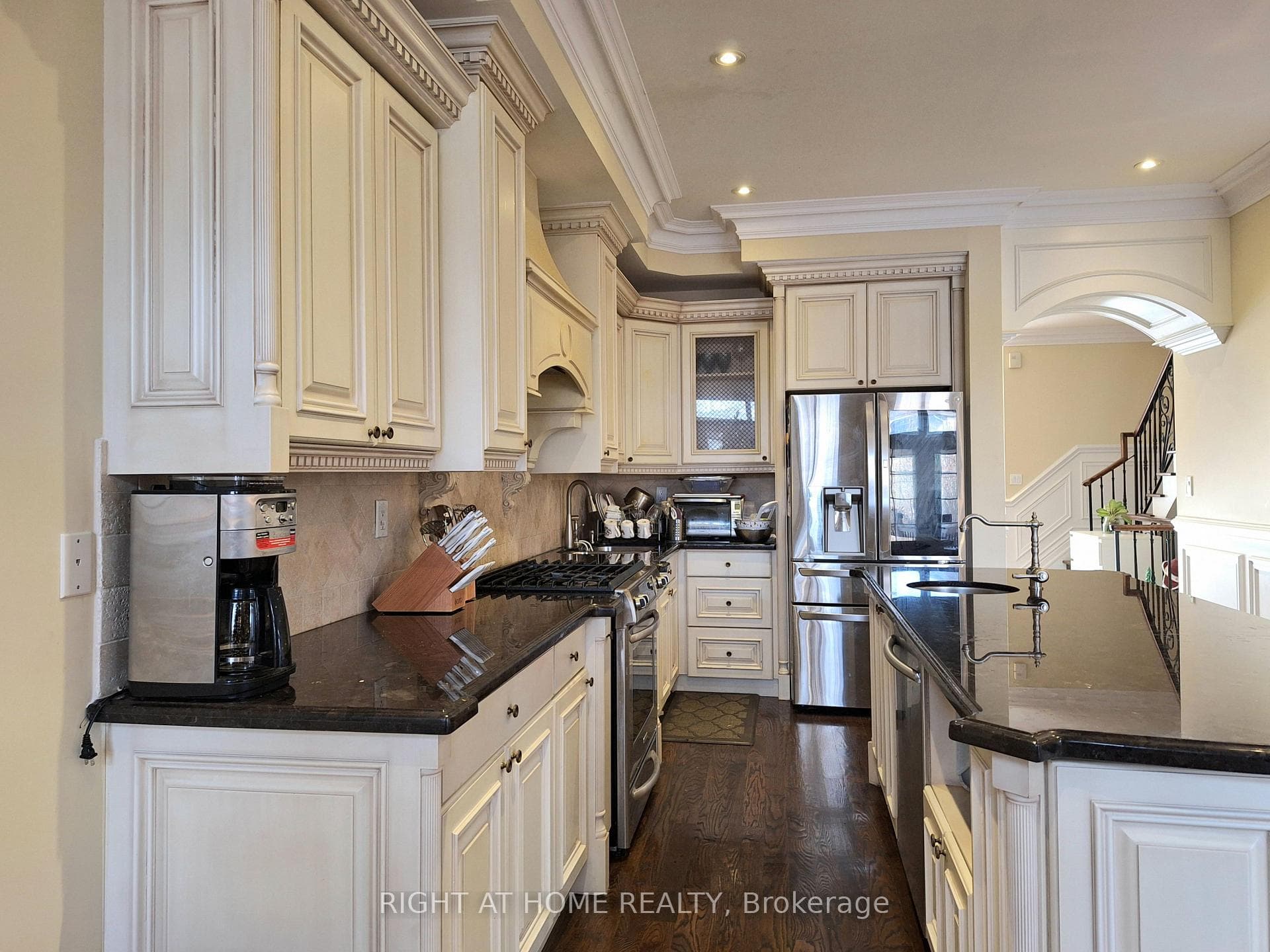378 Douglas Avenue photo 13