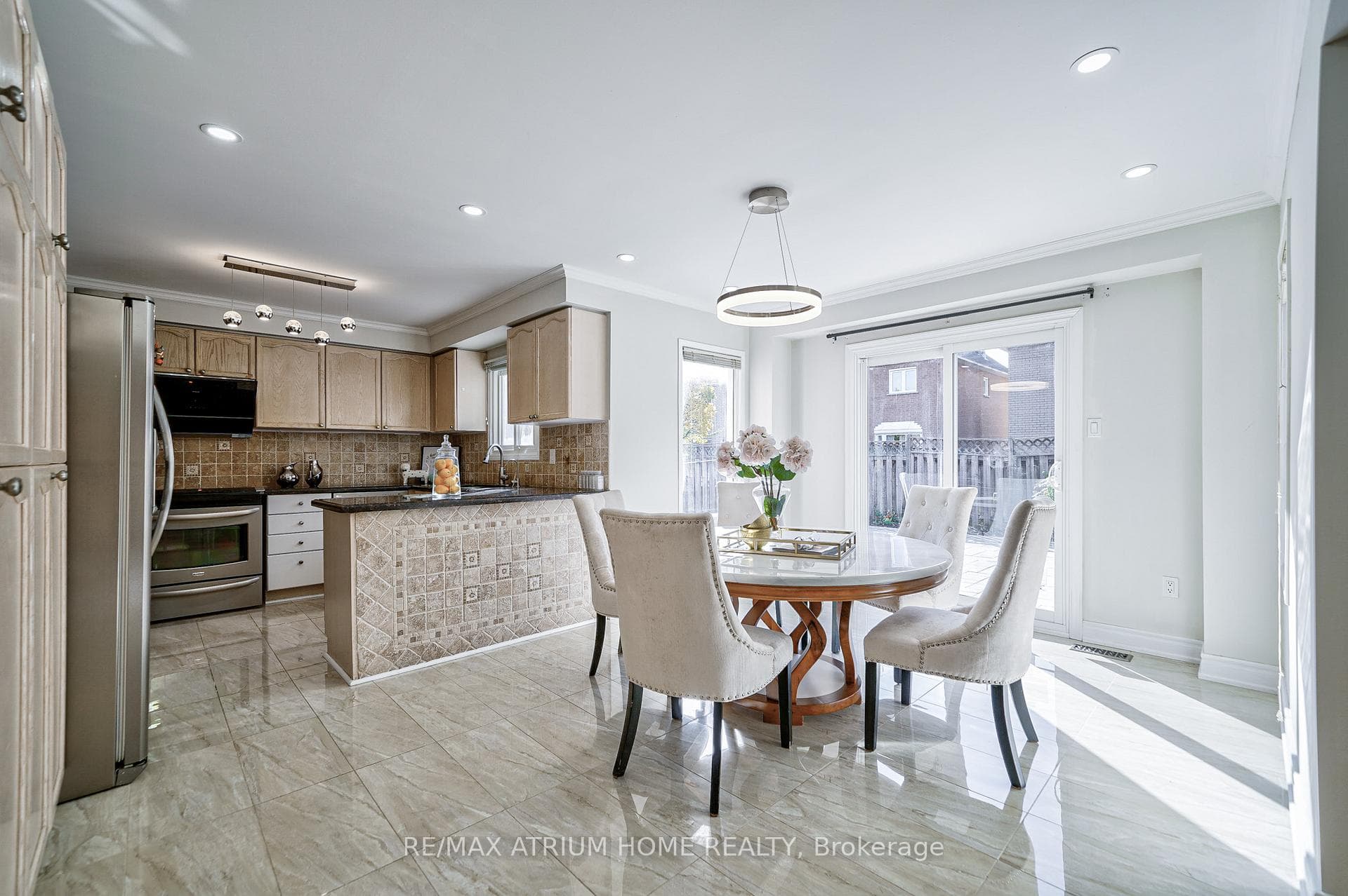 28 Mandel Crescent photo 8