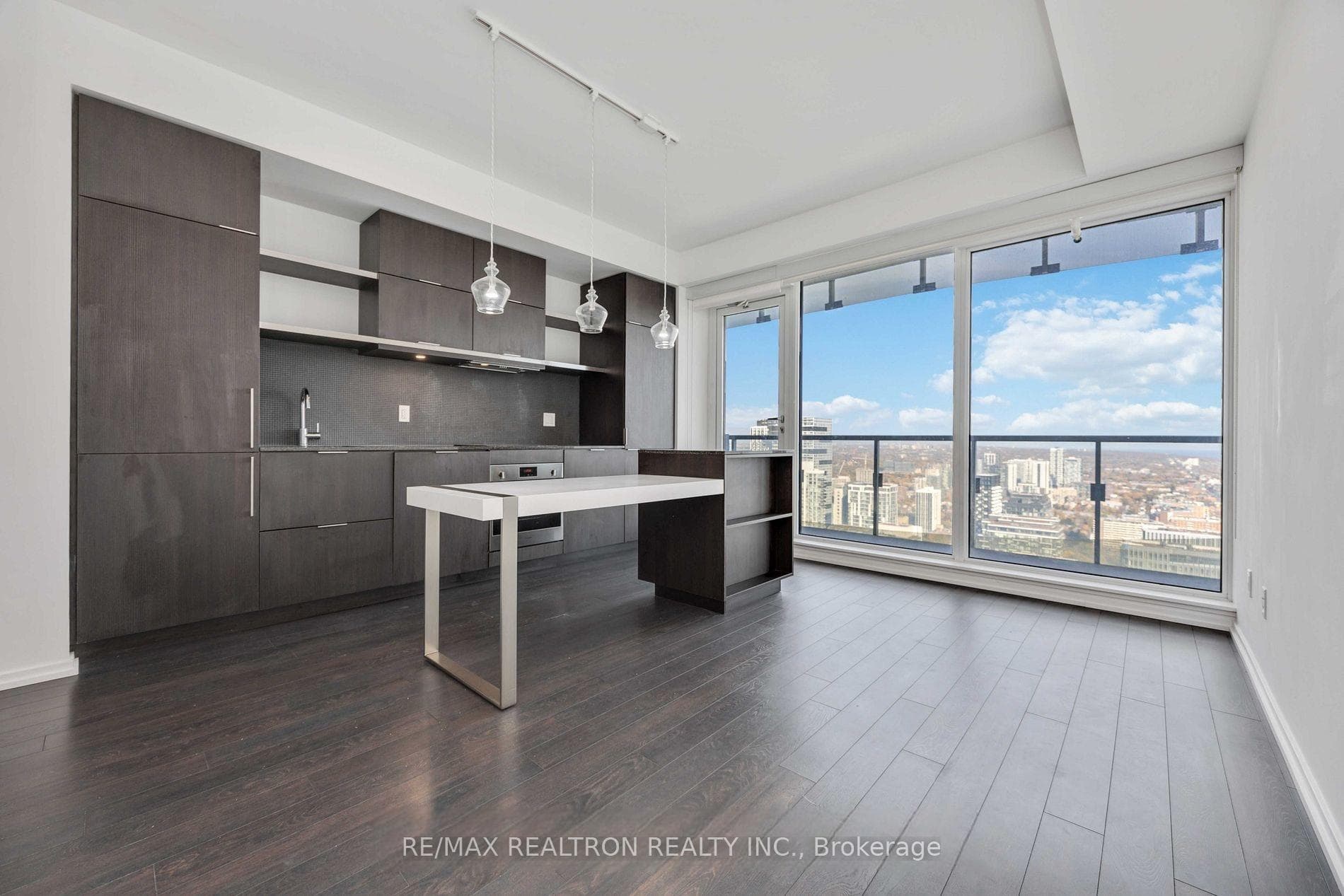 197 Yonge Street Unit 5004 photo 5