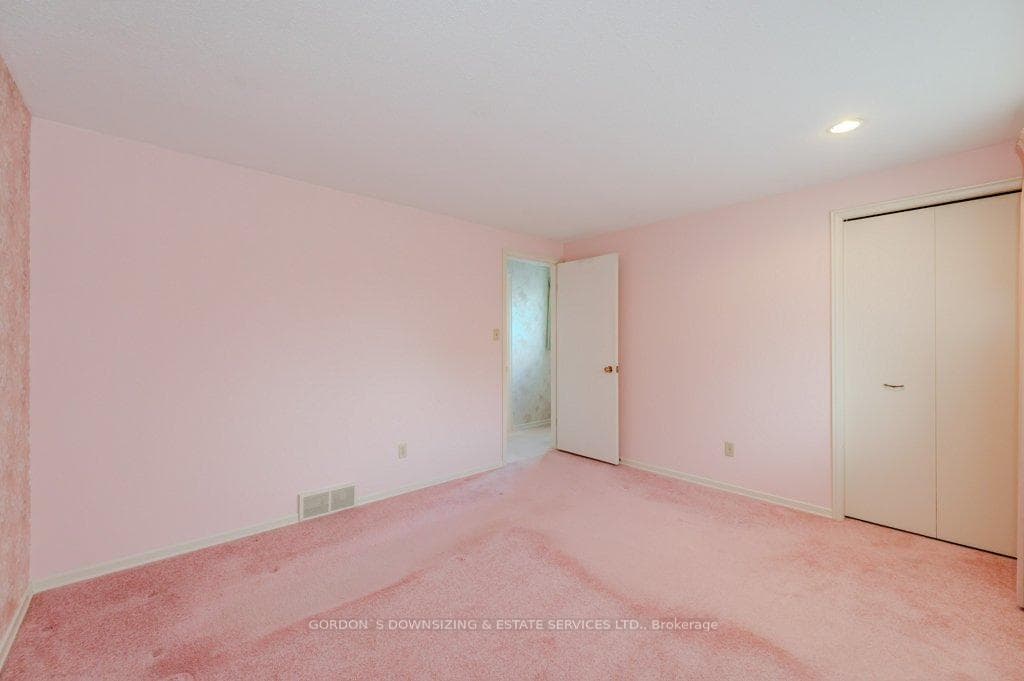 389 Dunvegan Drive photo 26