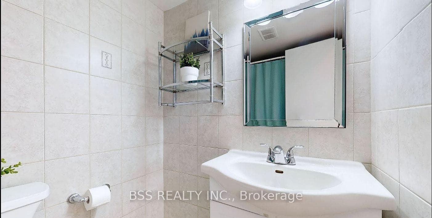 180 Markham Road Unit 718 photo 10