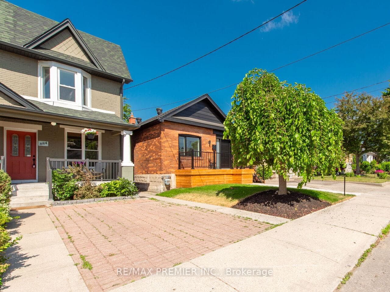 884 Runnymede Road photo 35