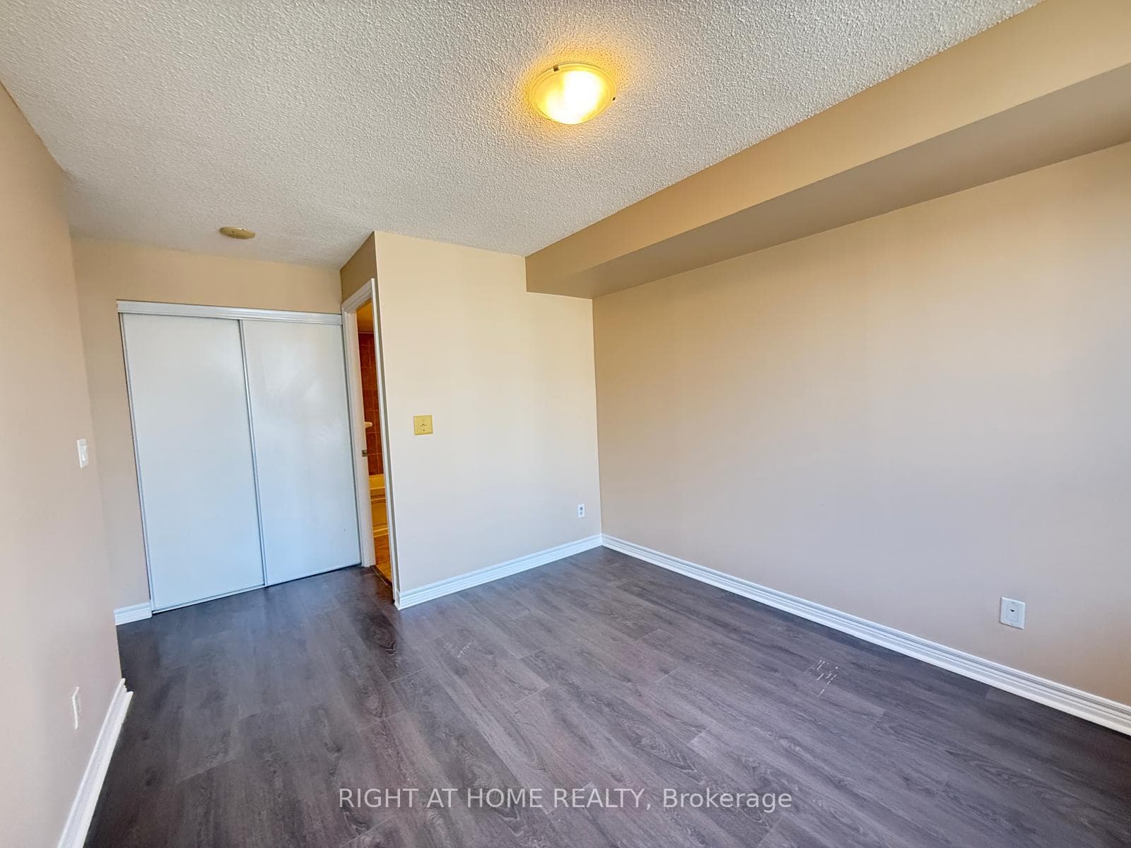 310 Burnhamthorpe Road Unit 2101 photo 29