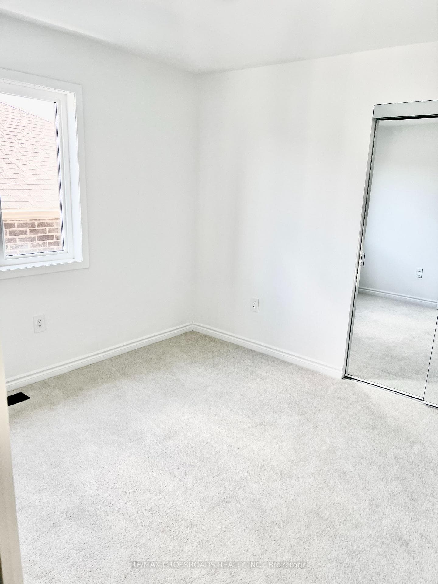 1421 Mockingbird Square photo 20