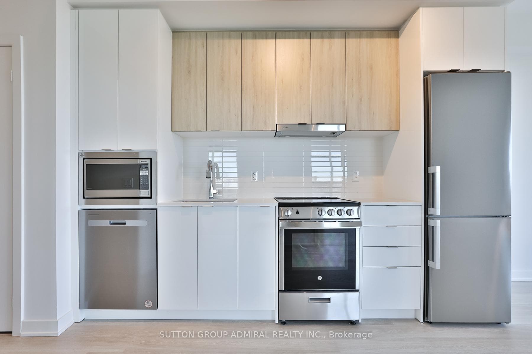 30 Upper Mall Way Unit 1810A photo 8