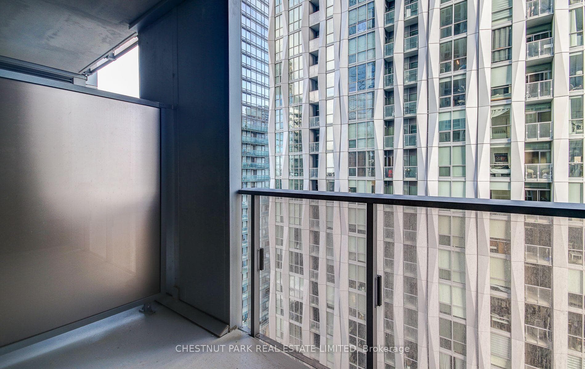 11 Yorkville Avenue Unit 1408 photo 17