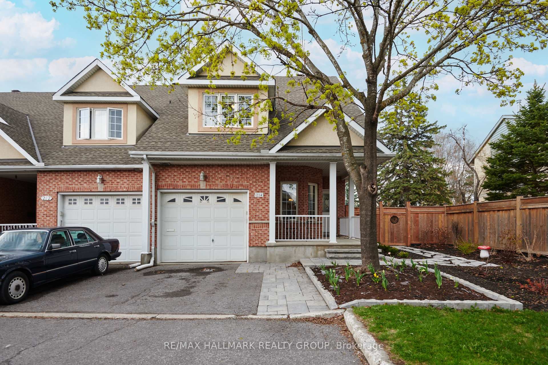 WELCOME | 2 bed (convertible to 3) 3 bath end unit