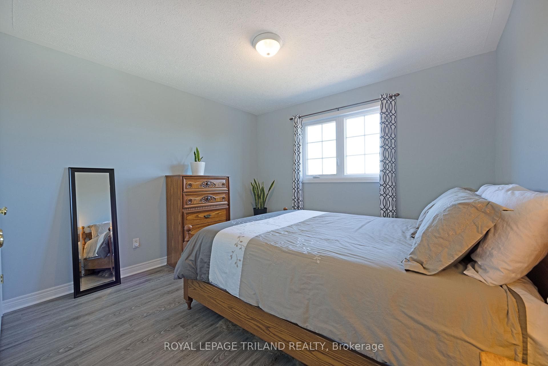 28 Edgewell Crescent photo 20