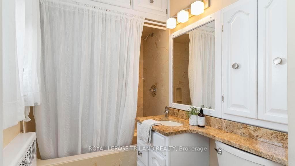 16 Pritchard Place photo 9
