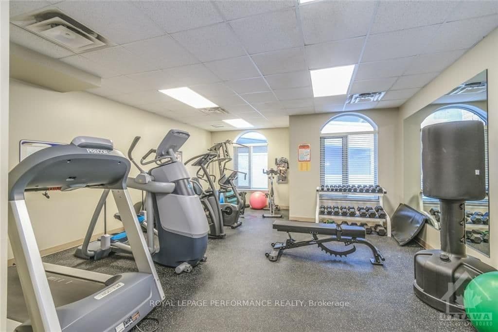 310 CENTRAL PARK Drive Unit 8H photo 14