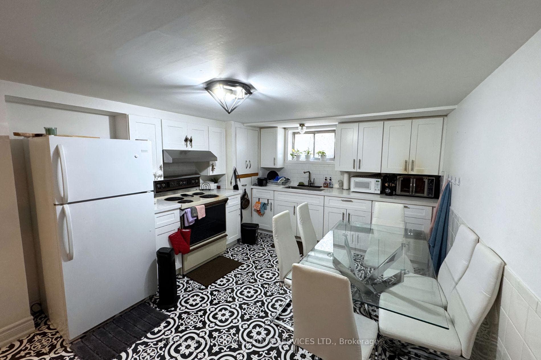 1010 Caledonia Road photo 4