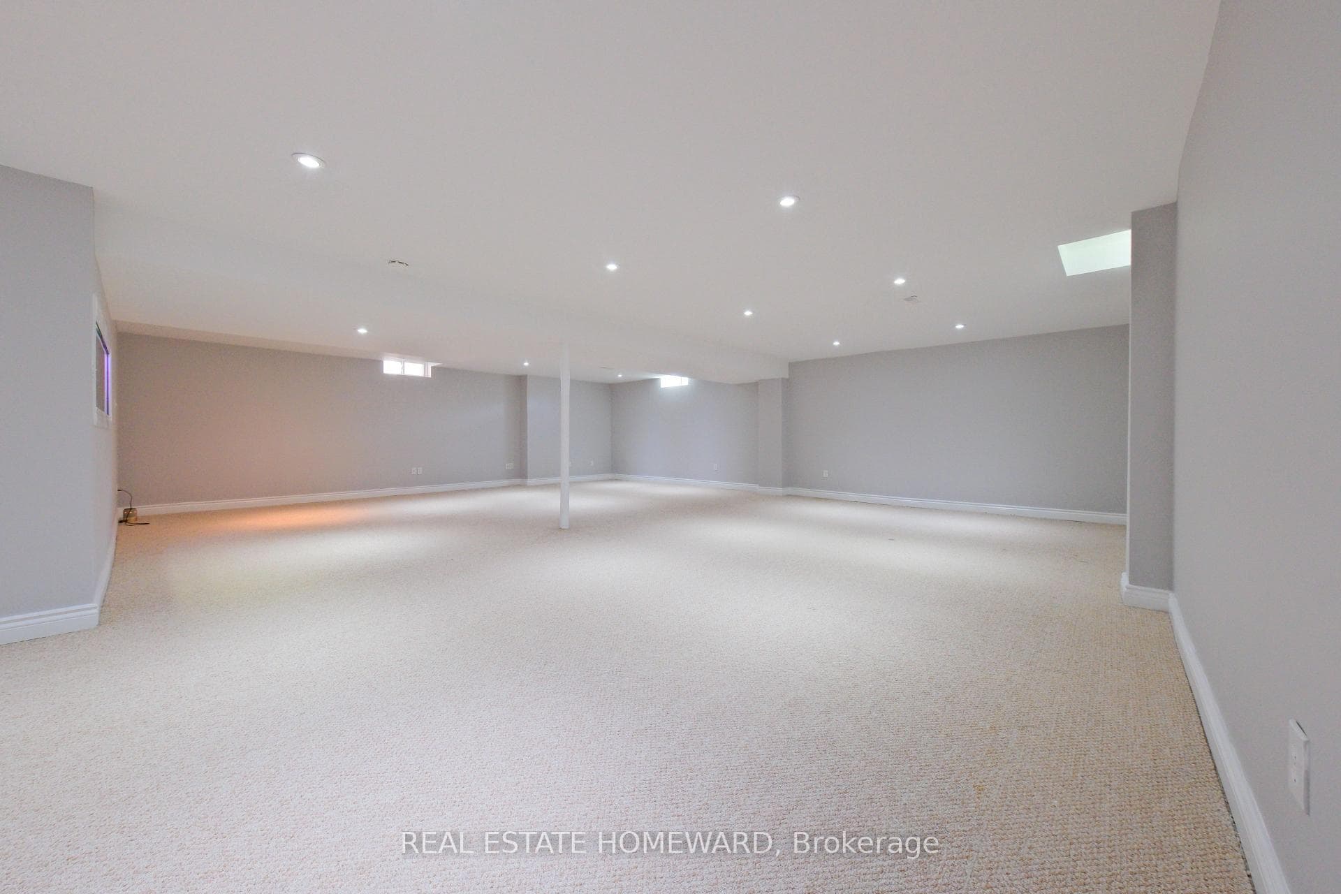 1283 Vincent Crescent photo 38