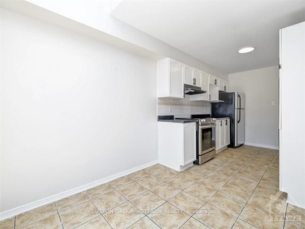 161 COLLISTON Crescent photo 11