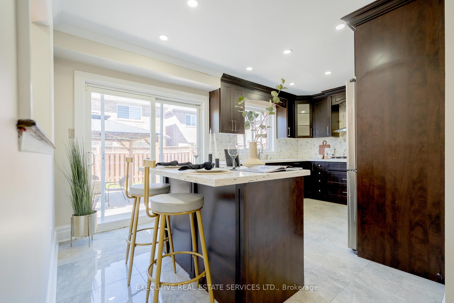 30 Hiberton Crescent photo 9