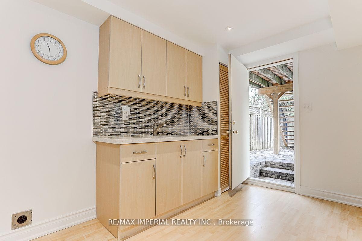 69 Stephenson Crescent photo 34