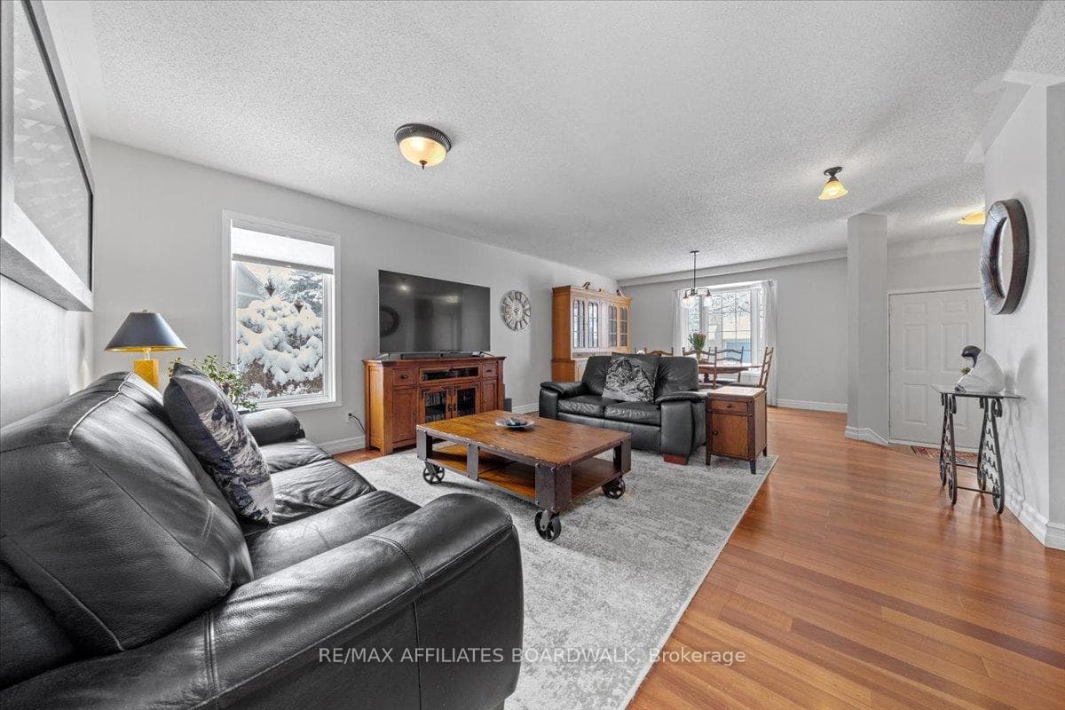 8 Stonepointe Avenue photo 6