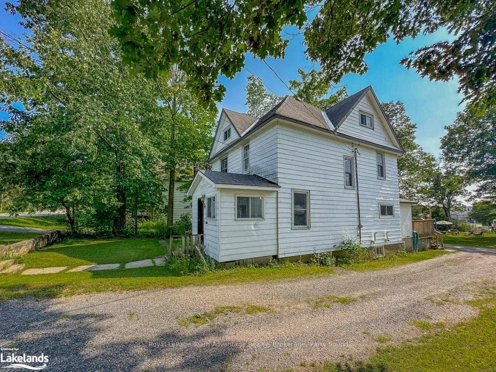 36 WAUBEEK Street photo 5