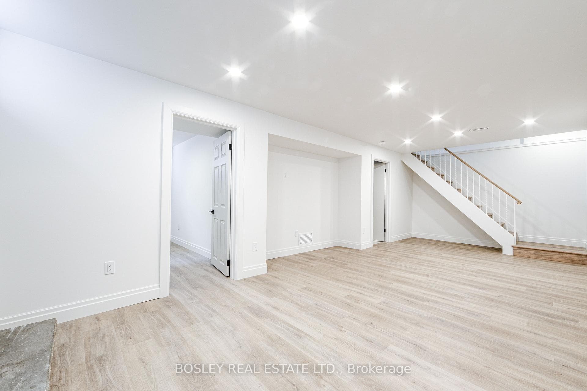 33 Forestbrook Crescent photo 39