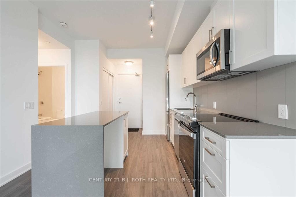 681 Yonge Street Unit 527 photo 7