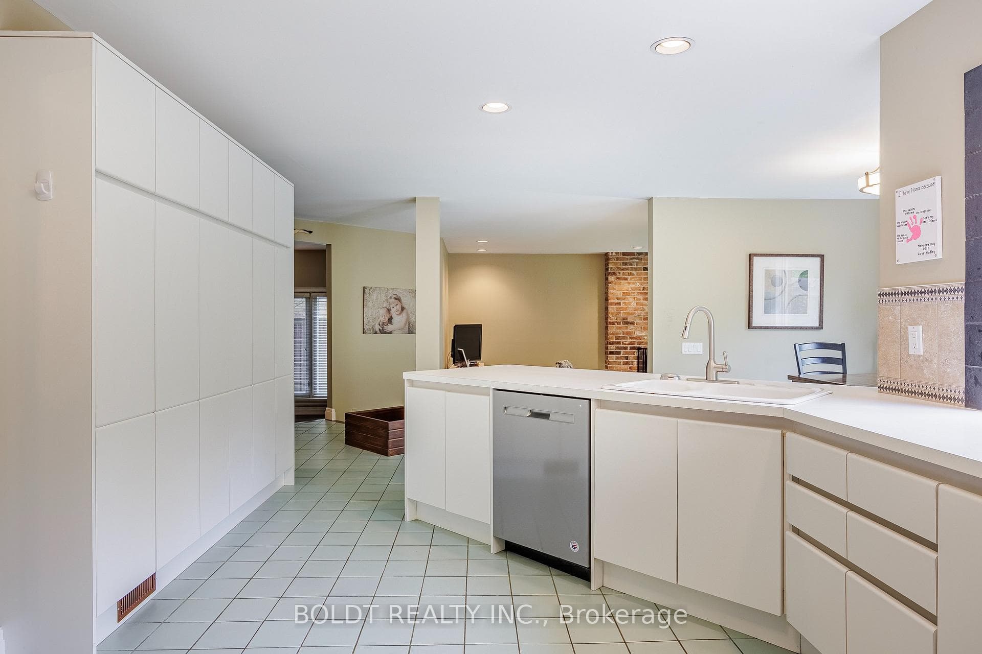 48 Ridge Point Drive photo 17