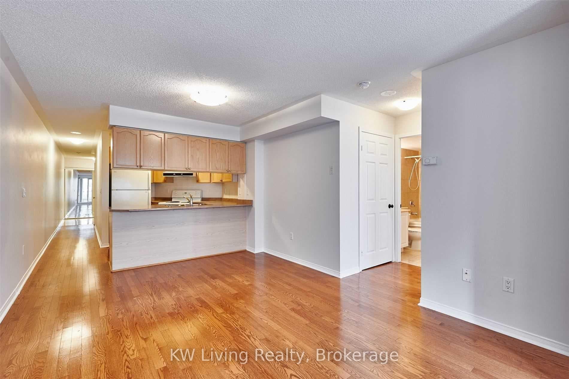 909 Bay Street Unit 606 photo 15