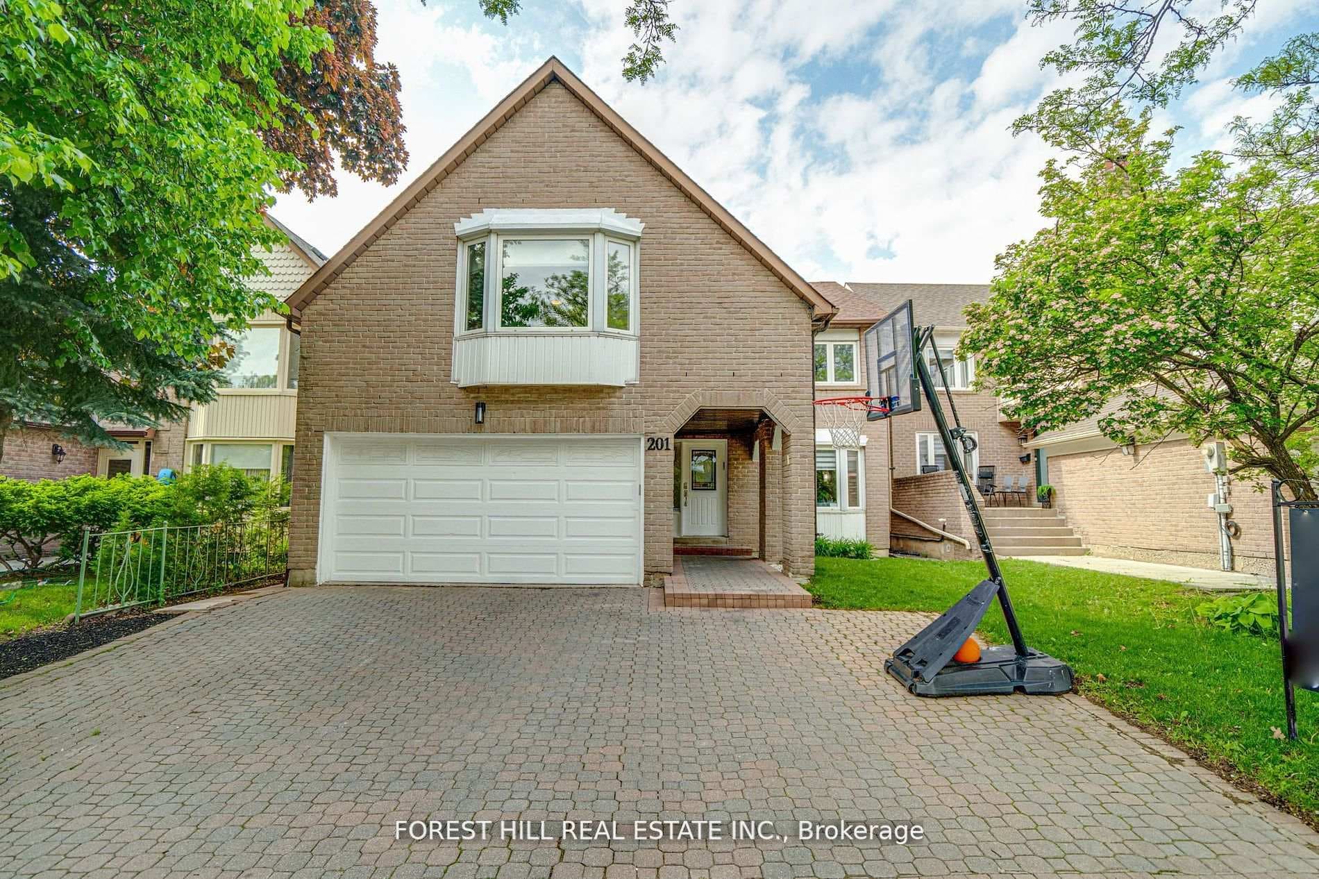 201 Mcmorran Crescent photo 1